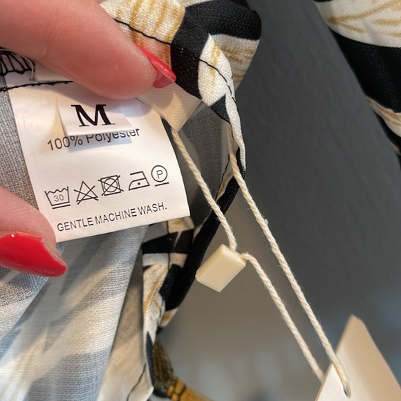 Commense Black and Cream Floral Swim Sarong - Picture 7 of 11